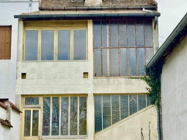 MAISON DE CENTRE VILLE A RENOVER AVEC JARDIN