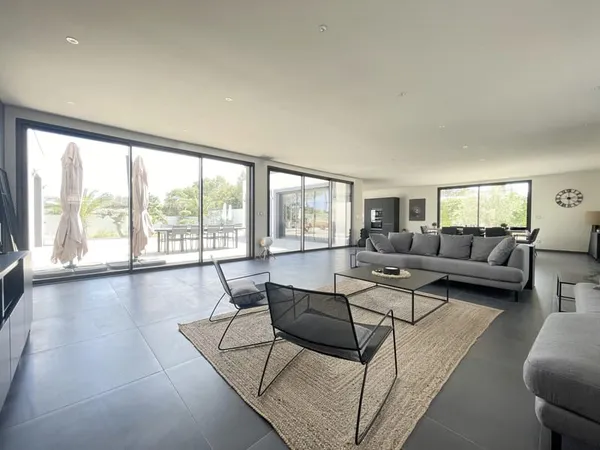 Maison 8 pièces 260 m²