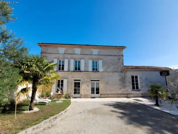 Maison 9 pièces 300 m²