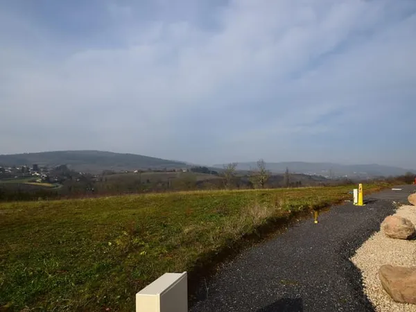 Terrain - Berzé-la-Ville