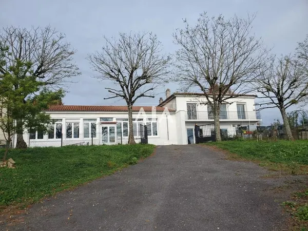 Maison 8 pièces 205 m²