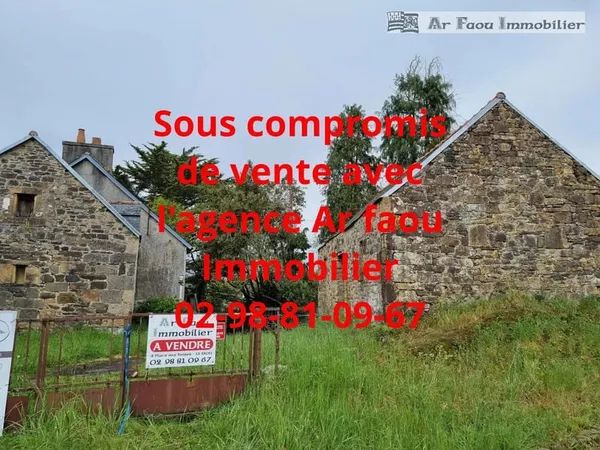 Ensemble en pierre au centre du Faou.