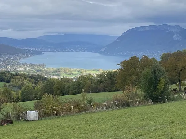 Vue exceptionnelle sur le lac