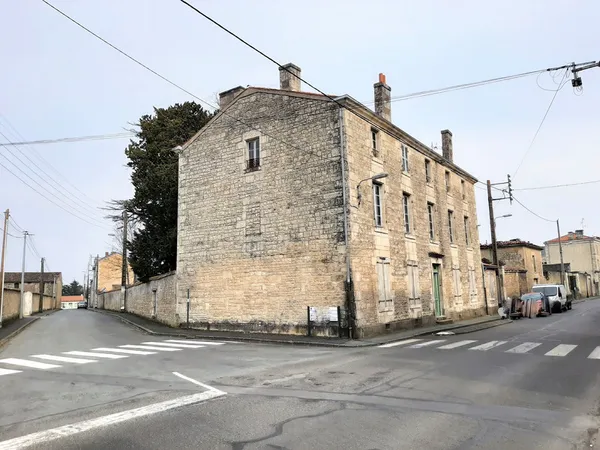A vendre pour investisseur propriété à rénovée au centre de Fontenay le Comte 250 000€