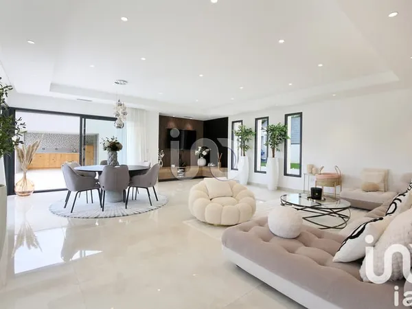 Maison 6 pièces 225 m²