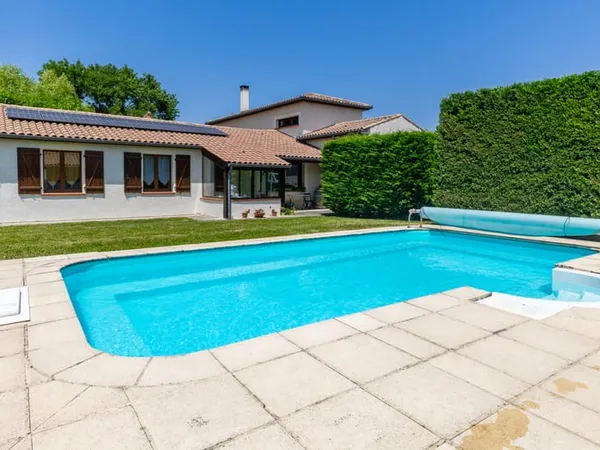 Villa T6 Villariès de 200 m2 environ sur une parcelle de 4200 m2