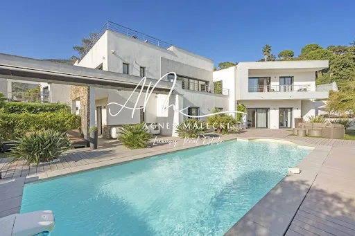 Maison 12 pièces 380 m²