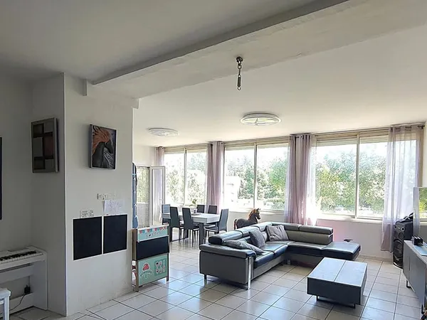 A vendre SAINTE ANASTASIE SUR ISSOLE appartement T3 de 131 m²