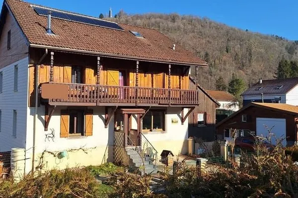 GRANDE MAISON RENOVEE AVEC SON CHALET