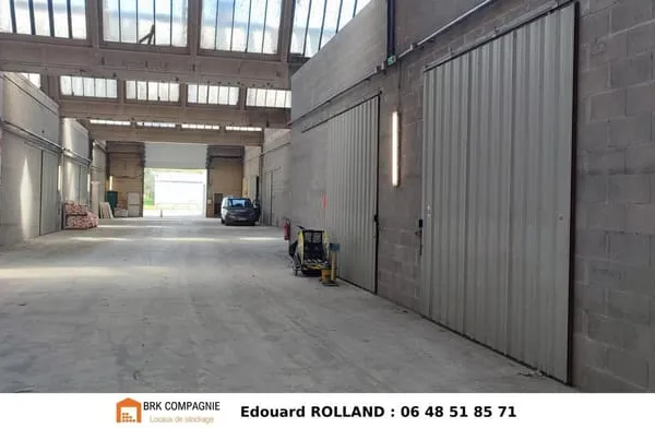 110 m² / 490 euros / Stockage / Site gardienné