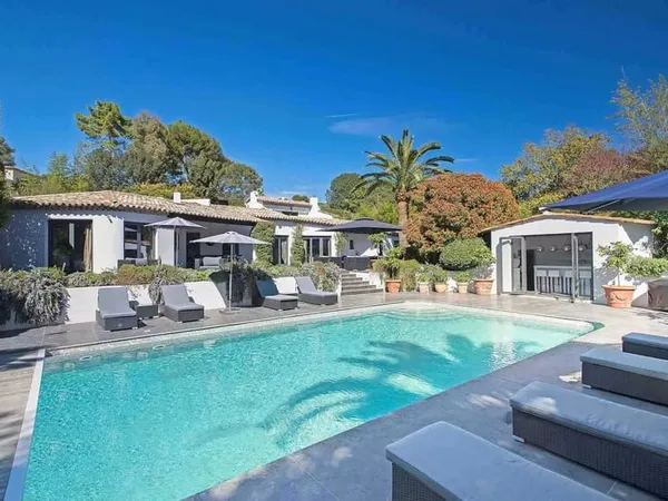 Maison 5 pièces 324 m²
