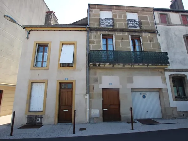 EXCLUSIVITE, AUTUN, plein centre ville, belle immeuble comprenant un T4 en duplex, un garage et un T