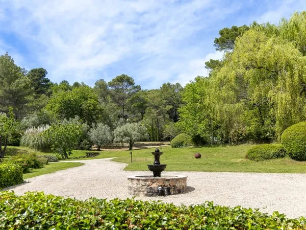 Maison 6 pièces 355 m²