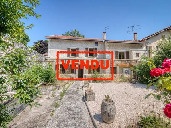 SASSENAGE Bourg : T5 112 m2 en rez-de-jardin & dépendances, au pied du Vercors