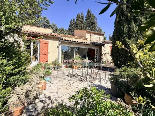 LORGUES Maison provençale + 2 appartements