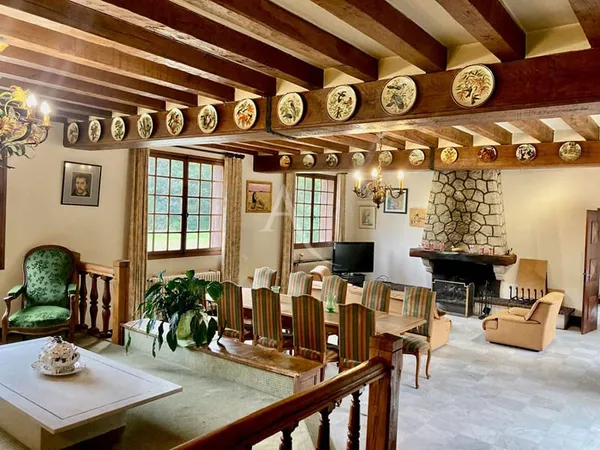 Maison 8 pièces 388 m²