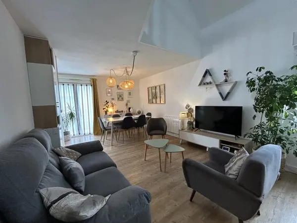 LA RICHE - BEL APPARTEMENT DUPLEX T3 BIS AVEC BALCON ET PARK