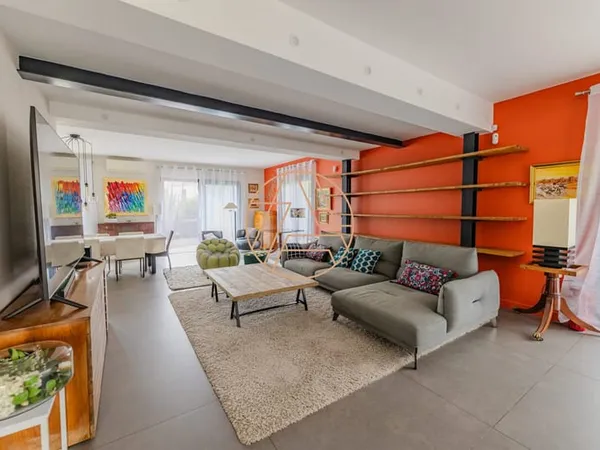 Maison 9 pièces 331 m²