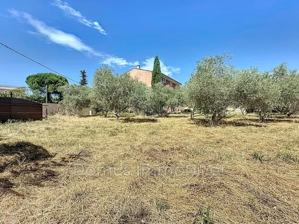 Terrain 778 m²