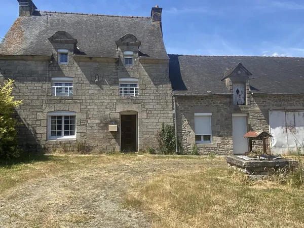 Maison et ses dépandances à rénover