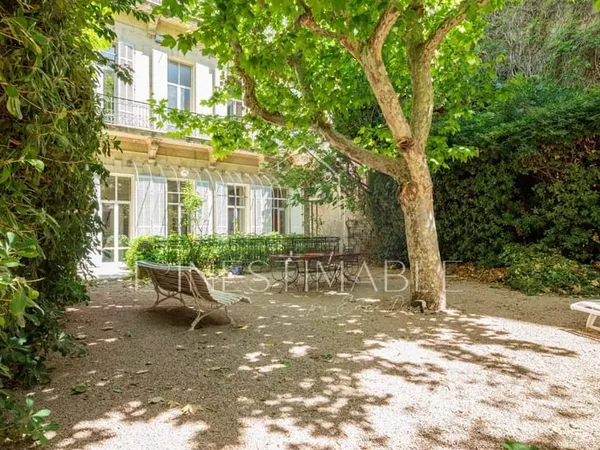 Rare à la vente, duplex de 350m2 avec jardin et garage