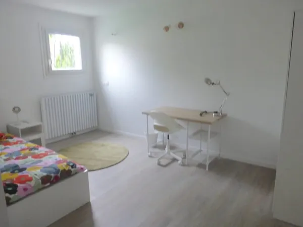 CHAMBRE PLUTON 13,7m2 À PALAISEAU