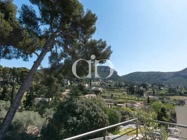 CASSIS / APPARTEMENT-MAISON