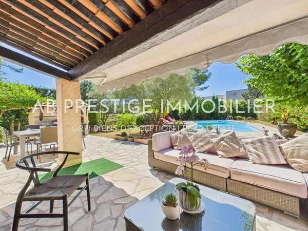 TERRAIN PLAT, BELLE PISCINE, 2 CHAMBRES, BUREAU, GARAGE, PARKINGS