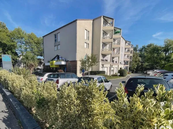 Immeuble commercial 1833 m²