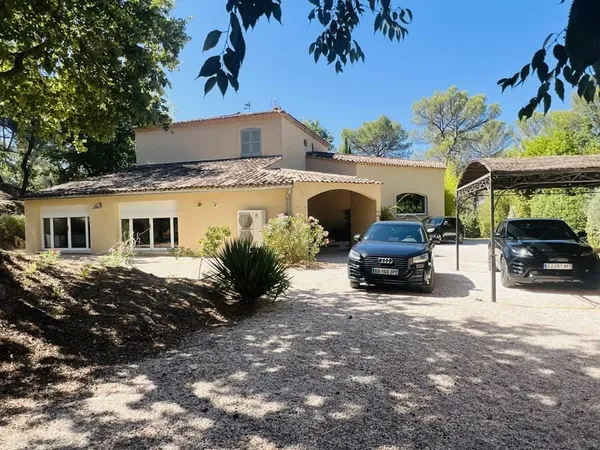 VIILLA de 290 m² - Terrain 1 hectare - 6 suites, piscine, spa, - Aix-en-Provence 13100