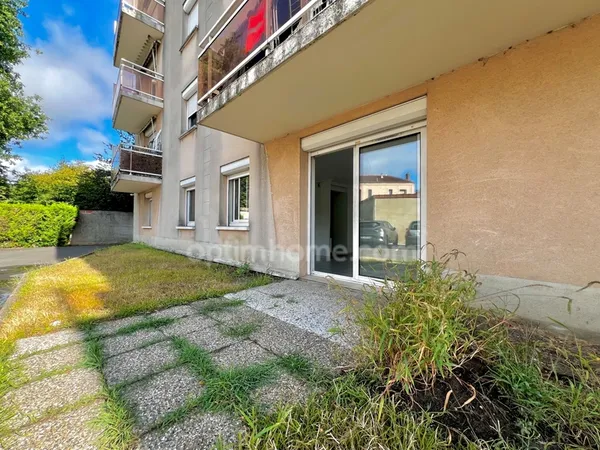 Appartement à vendre 3 pièces LIVRY GARGAN (93) avec terrasse et place de parking PMR en sous-sol