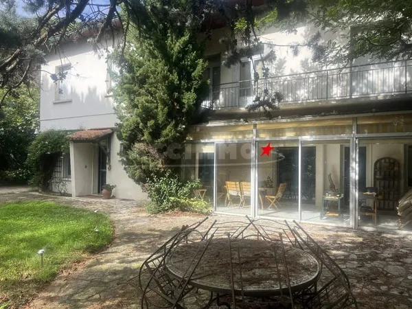 Maison 8 pièces 250 m²
