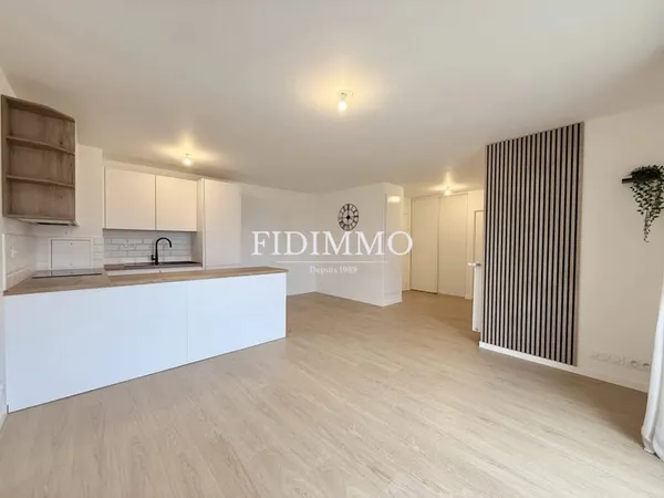 4325 - Appartement récent au dernier étage