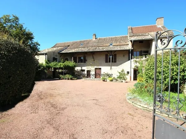 Maison 8 pièces 263 m²