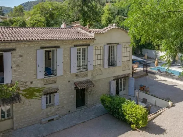 Maison 6 pièces 235 m²