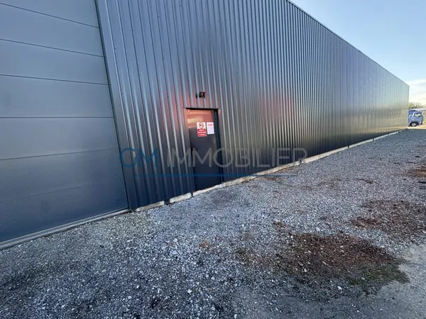 À LOUER Bureaux, ateliers et hangars Lons Mandat no1002213