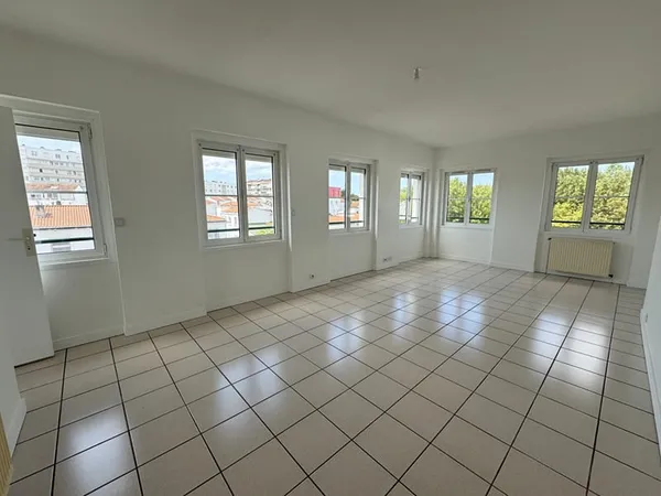 A louer - Royan marché central - Appartement 3 pièces rénovées - 64 m2 - Lumineux