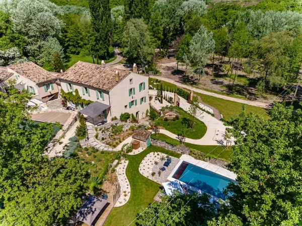 Maison 8 pièces 780 m²