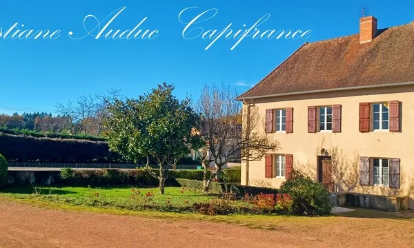 Proche de Charolles, maison de type Brionnaise 7 pièces, 135 m², sur terrain de 5 000 m², avec dépen