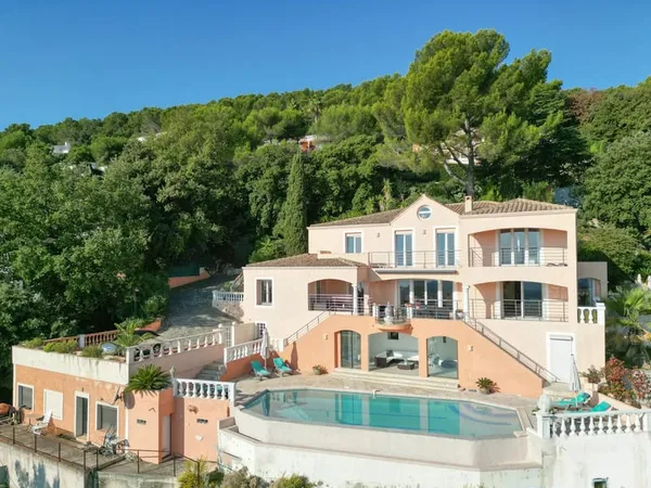 Maison 7 pièces 300 m² 