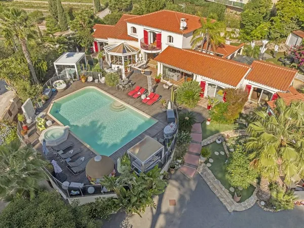 Maison 7 pièces 400 m² 