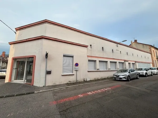 AUTUN, murs commerciaux libre en centre ville. 