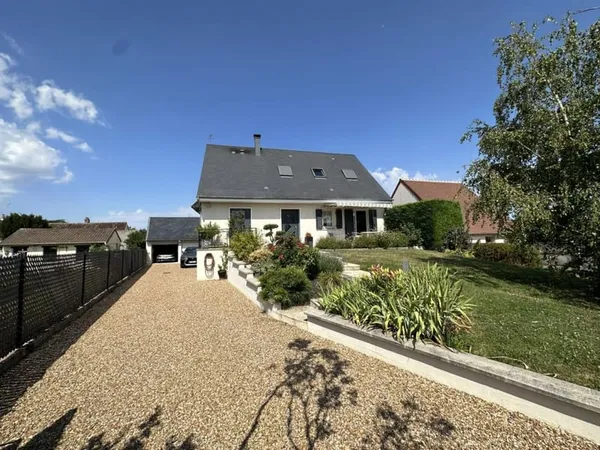 Maison d'environ 186 m2 