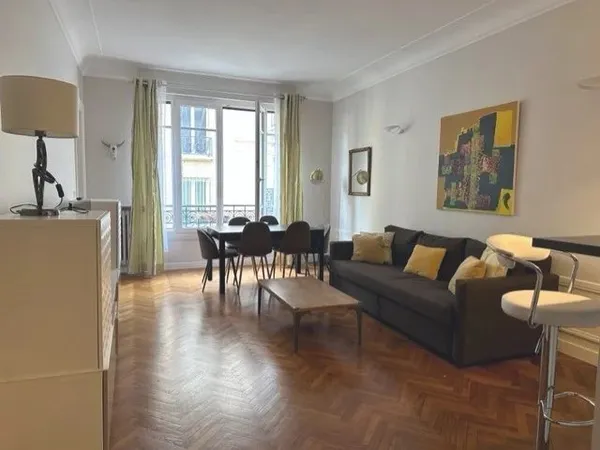 Etoile coté av. Foch meublé 