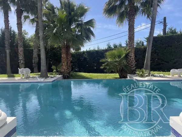 A VENDRE Villa Cannes-Super-Cannes de 642 m² au total vue mer 