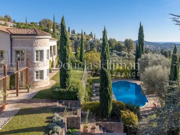 GRASSE - Élégante Bastide en Pierre avec Vue Panoramique et Espaces Extérieurs d'Exception 