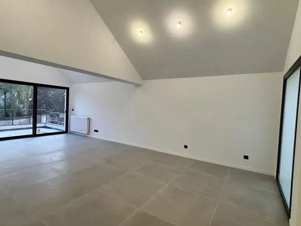 Maison restaurée 6 pièces - 680 m2 de jardin 