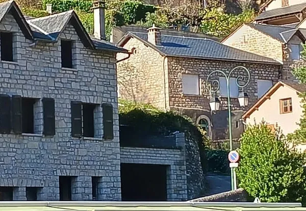 Maison de village avec terrain et garage 