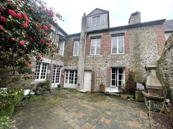 Maison de bourg de 164m² à Pont-Farcy. PRIX 64000€