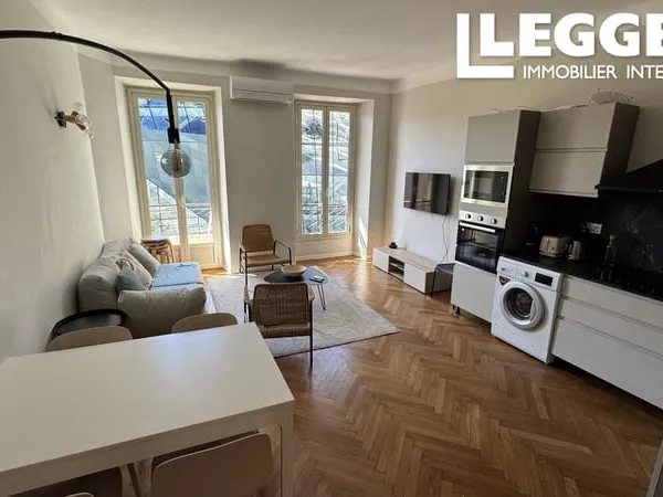 Appartement au 4ème étage (sur 6) de 82m². 4 pièces, 3 chambres, 2 bains sur l'avenue Jean 